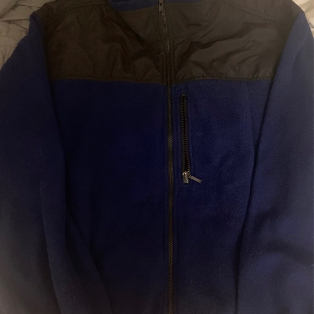 Men’s Eddie Bauer fleece jacket. Size large.